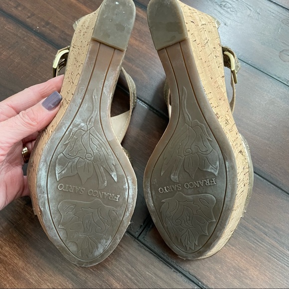 Gorgeous LIKE NEW Gold Wedge Sandals - Picture 3 of 12